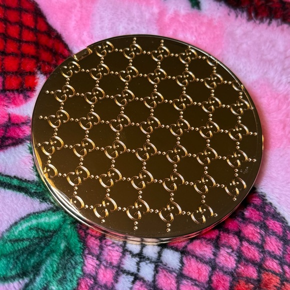 Gucci Compact Mirror W/ Pouch & Box | Gift, Beauty, & Travel - Picture 3 of 5
